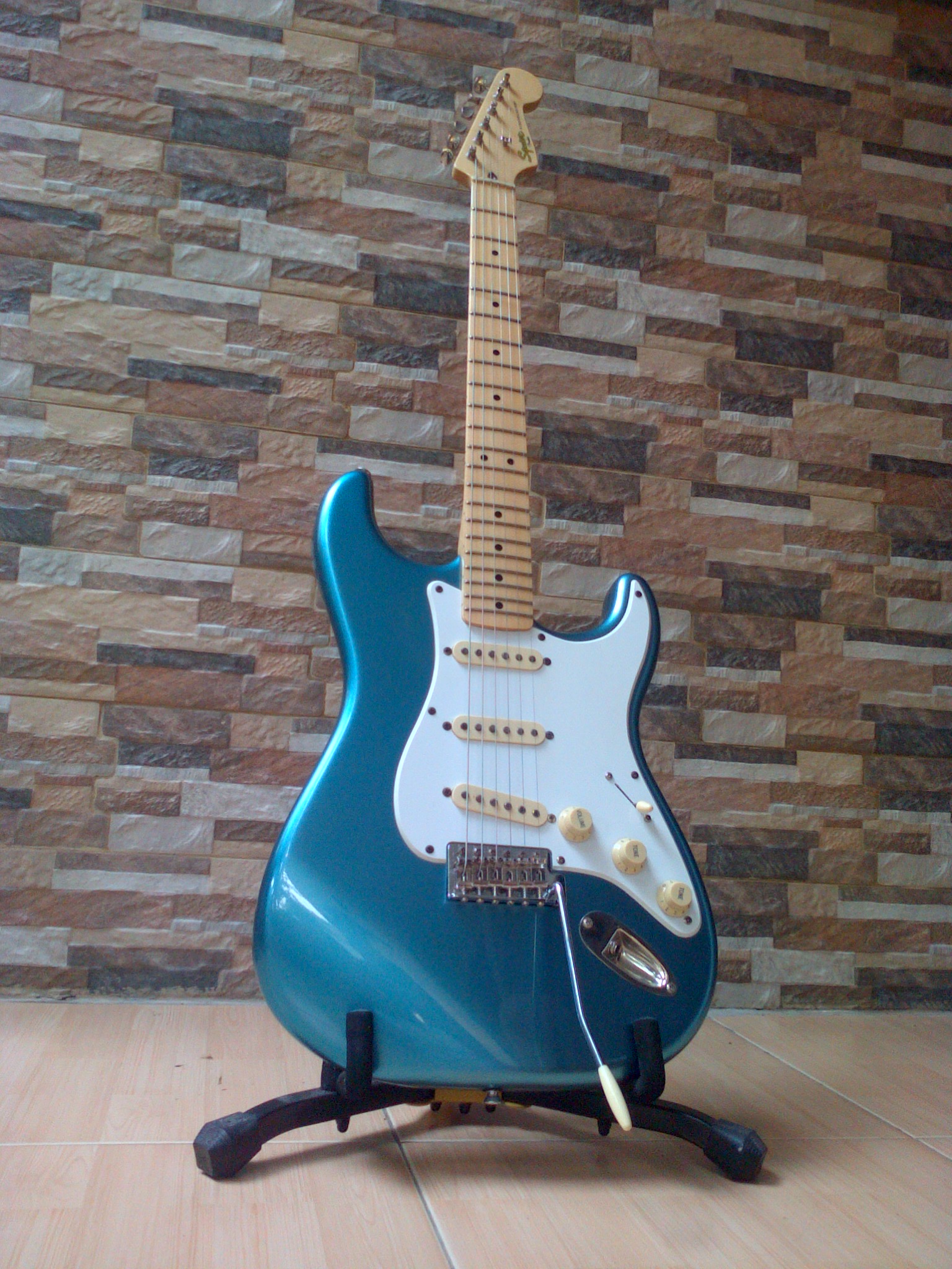 Fender Standard Stratocaster MIM vs Squier Stratocaster CV 